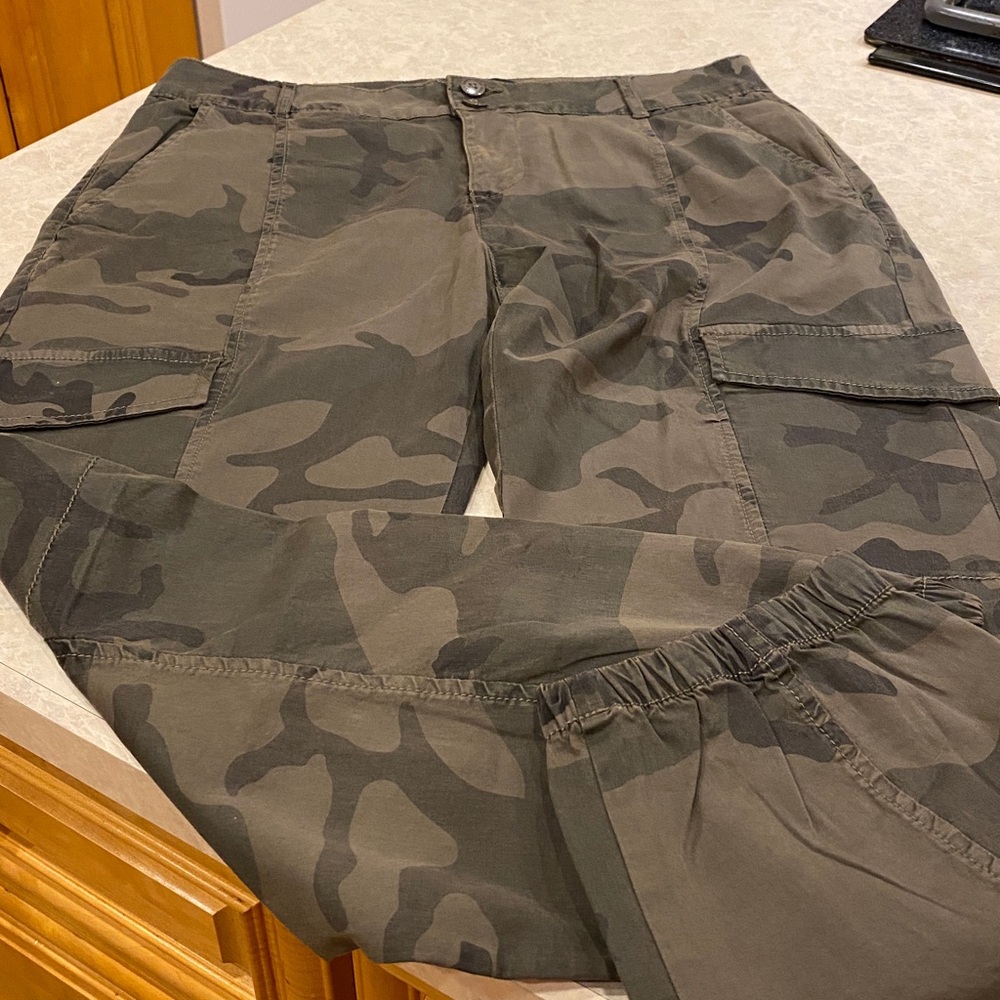 Sanctuary camo joggers!
